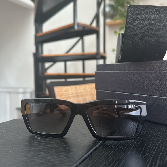 Prada sunglasses - Picture 3 of 6